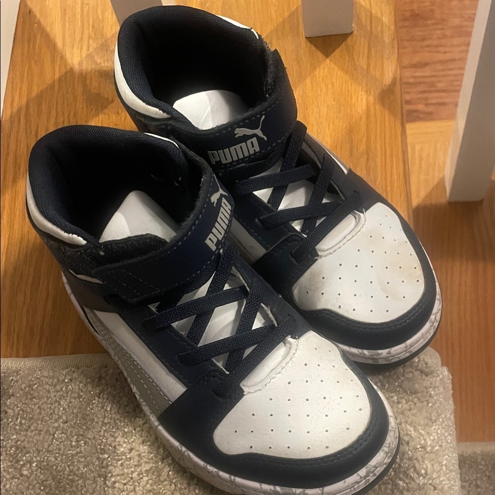Kids puma sneakers worn 3 times